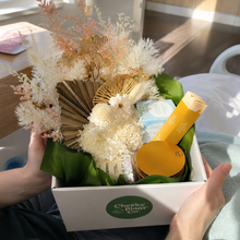 Load image into Gallery viewer, White Dried Floral Gift Hamper - Sydney Only