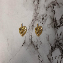 Load image into Gallery viewer, Monstera Plant Pendant
