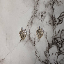 Load image into Gallery viewer, Monstera Plant Pendant
