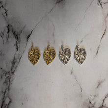 Load image into Gallery viewer, Monstera Plant Pendant
