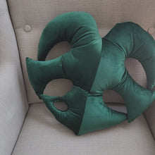 Load and play video in Gallery viewer, Plant Pillow - Monstera Leaf (40*40 cm)

